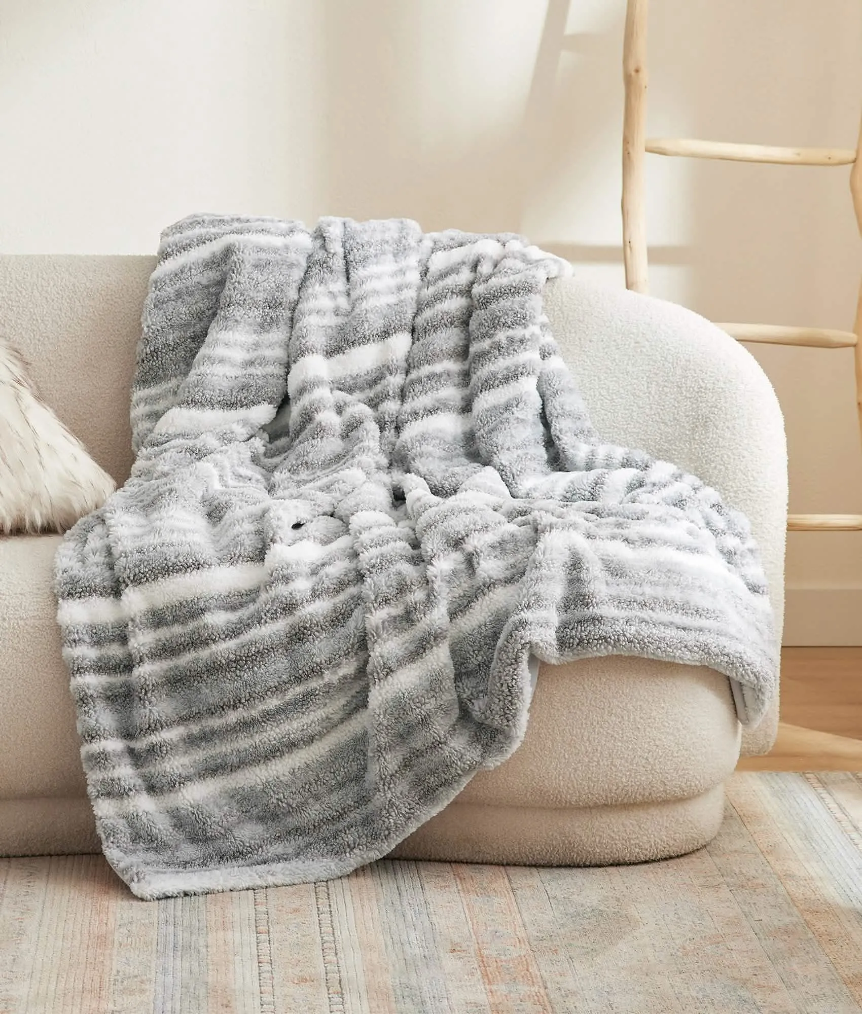 Bedsure Faux Fur Blanket