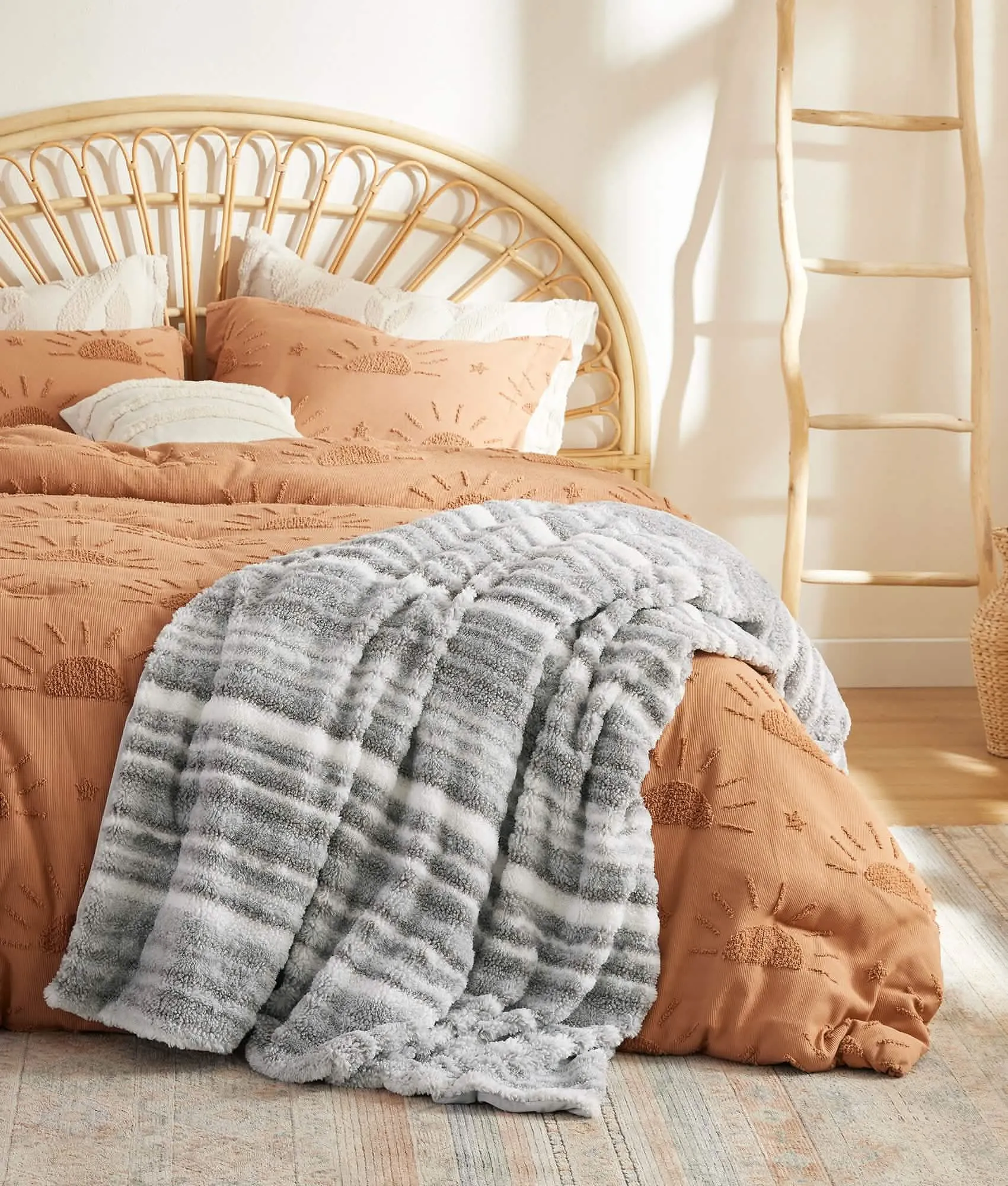 Bedsure Faux Fur Blanket